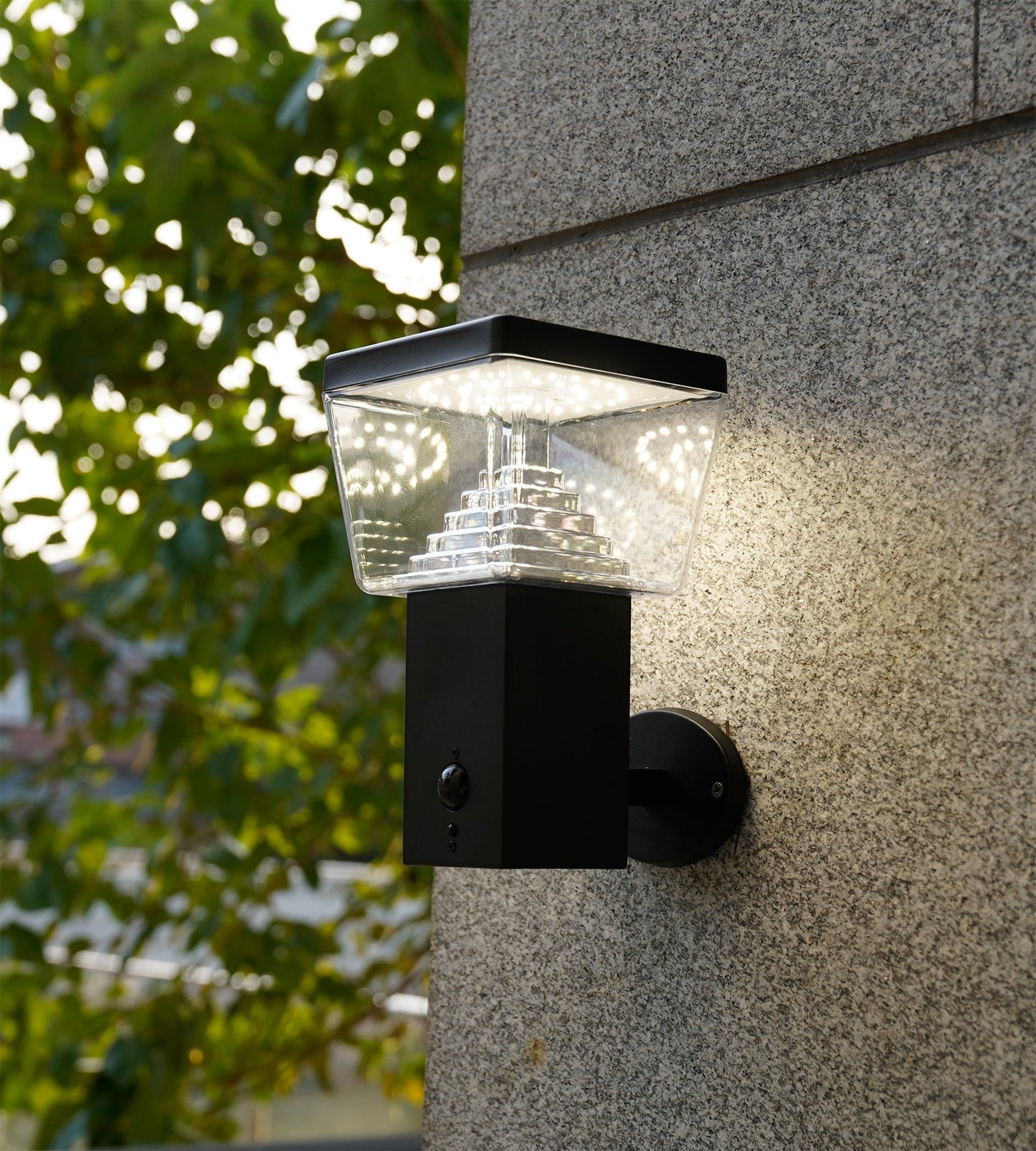 Solar LED Wall Light – Motion Sensor – 3 Lighting Modes (100–1000 Lumens)