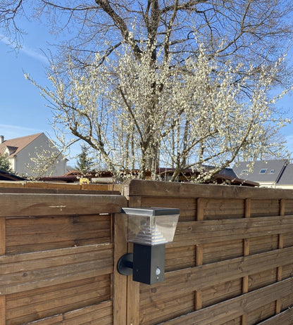 Solar LED Wall Light – Motion Sensor – 3 Lighting Modes (100–1000 Lumens)