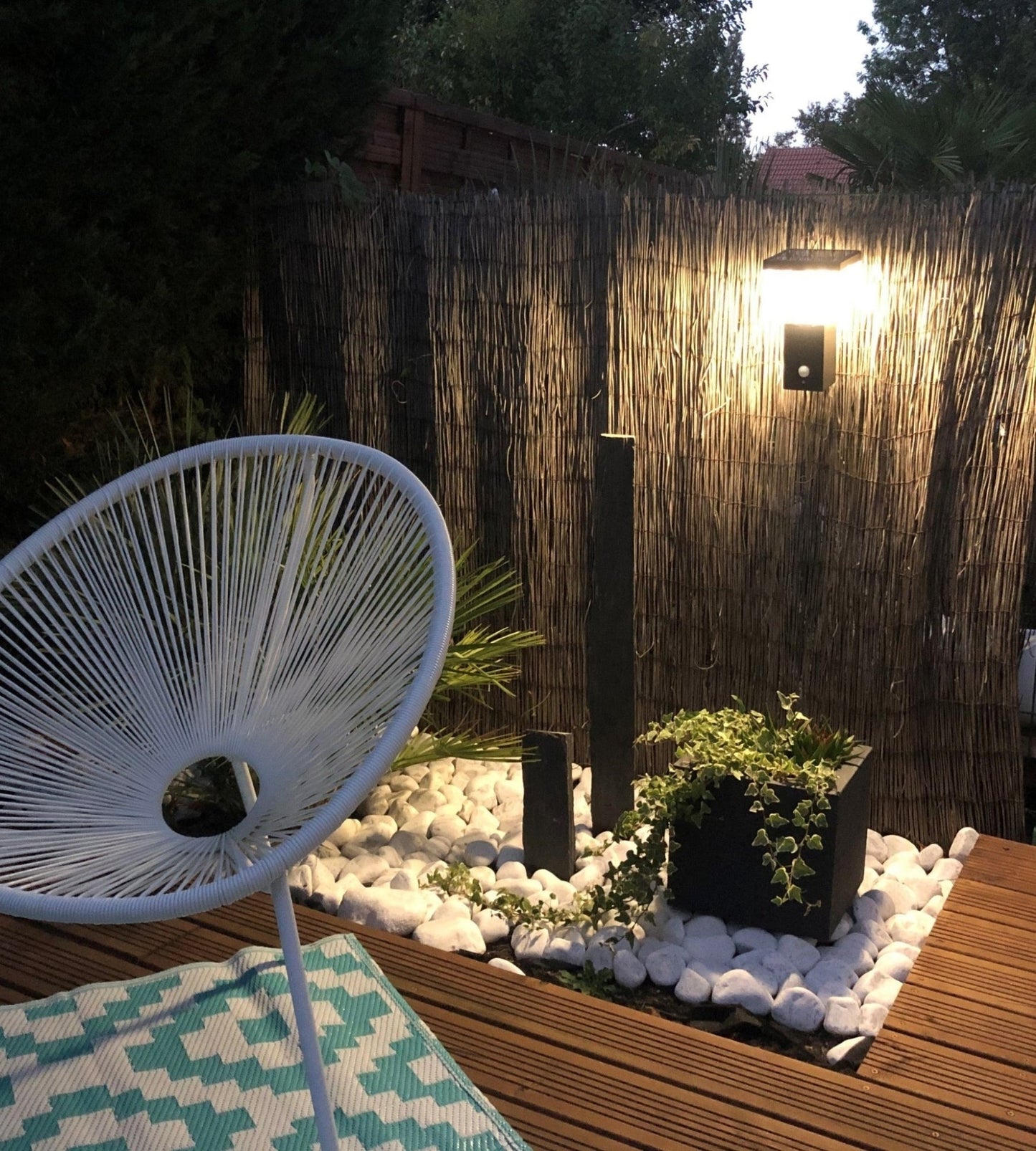 Solar LED Wall Light – Motion Sensor – 3 Lighting Modes (100–1000 Lumens)