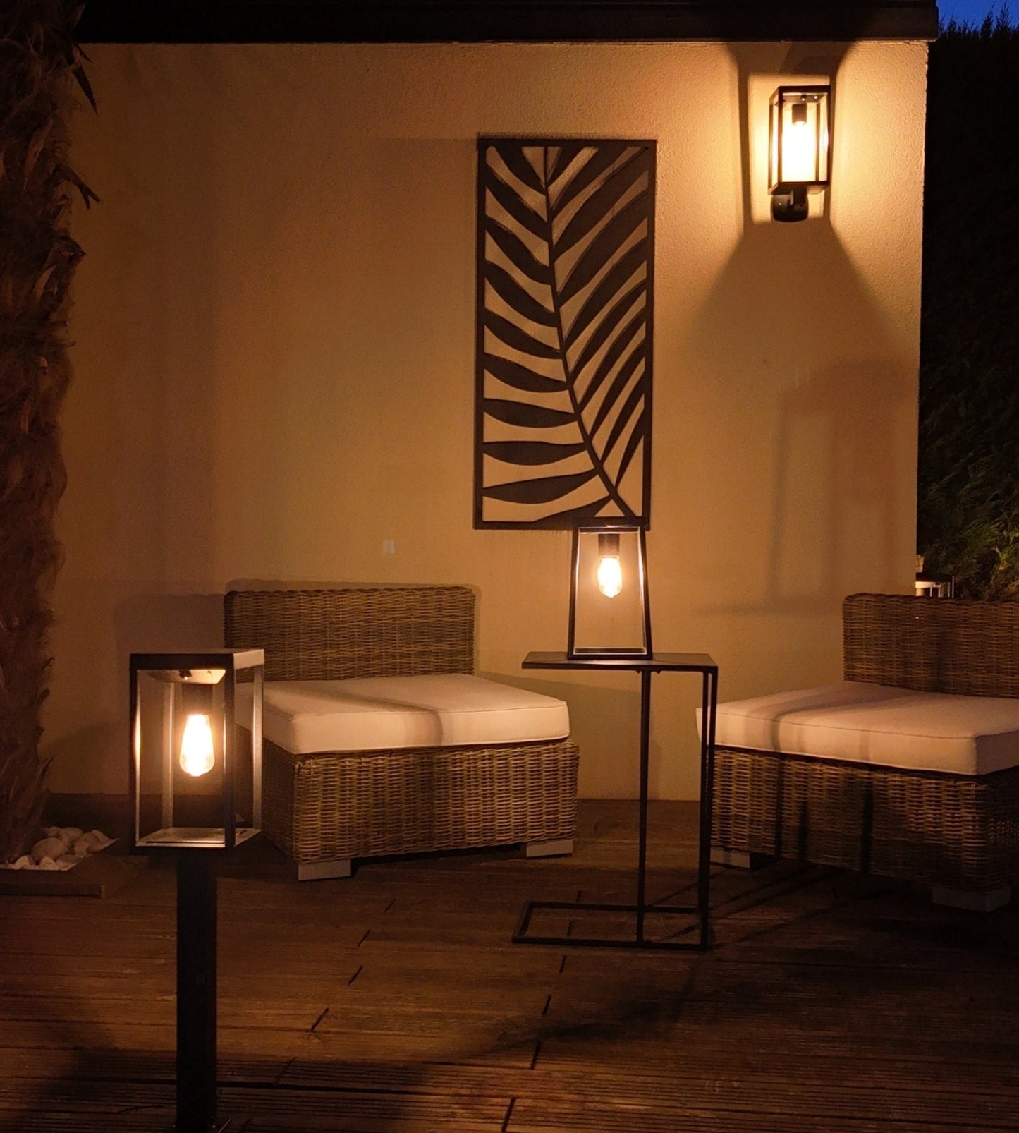 Outdoor Solar Bollard Light – Warm Glow Fairy Effect