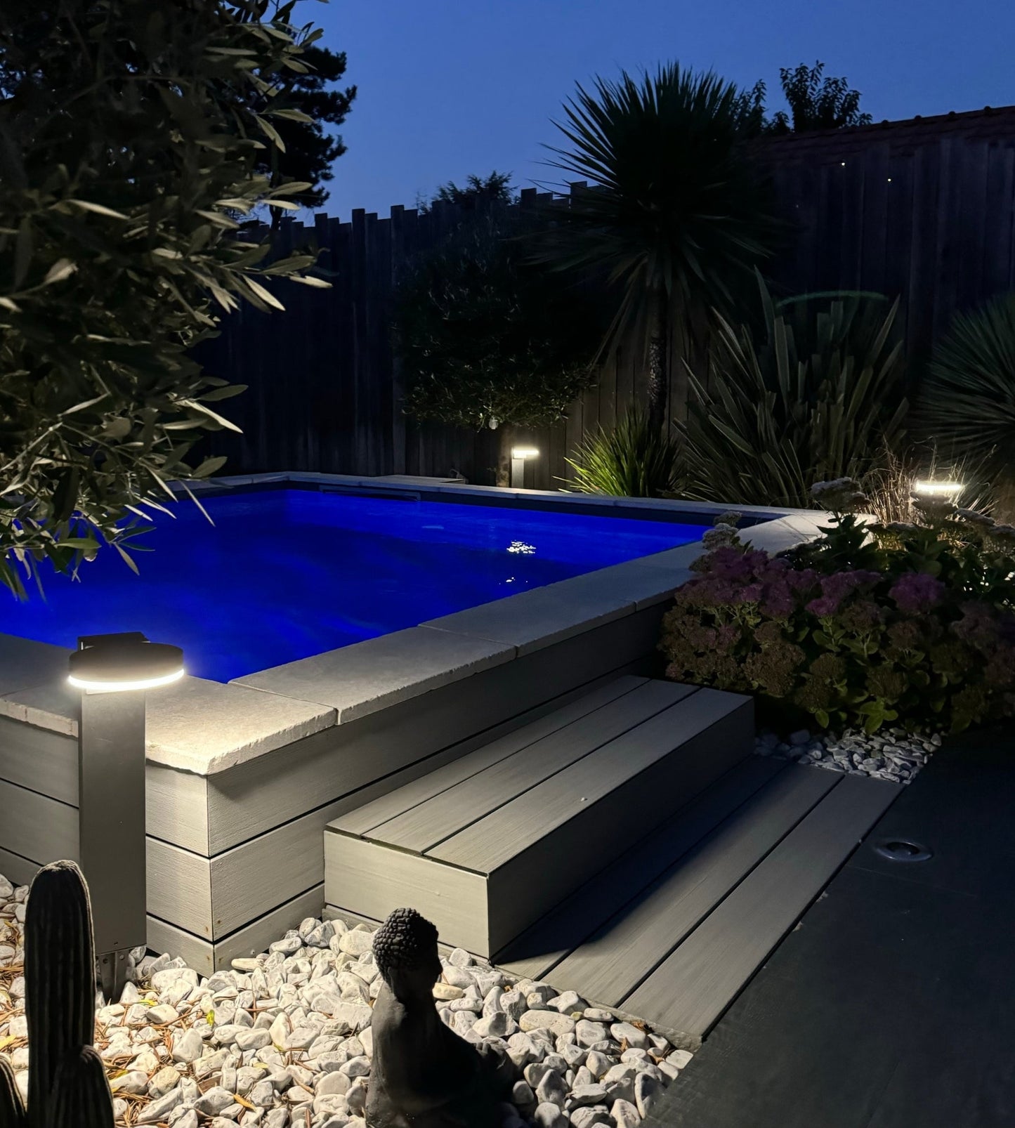 Solar LED Bollard Light – Motion Sensor – 3 Lighting Modes (100–1000 Lumens)