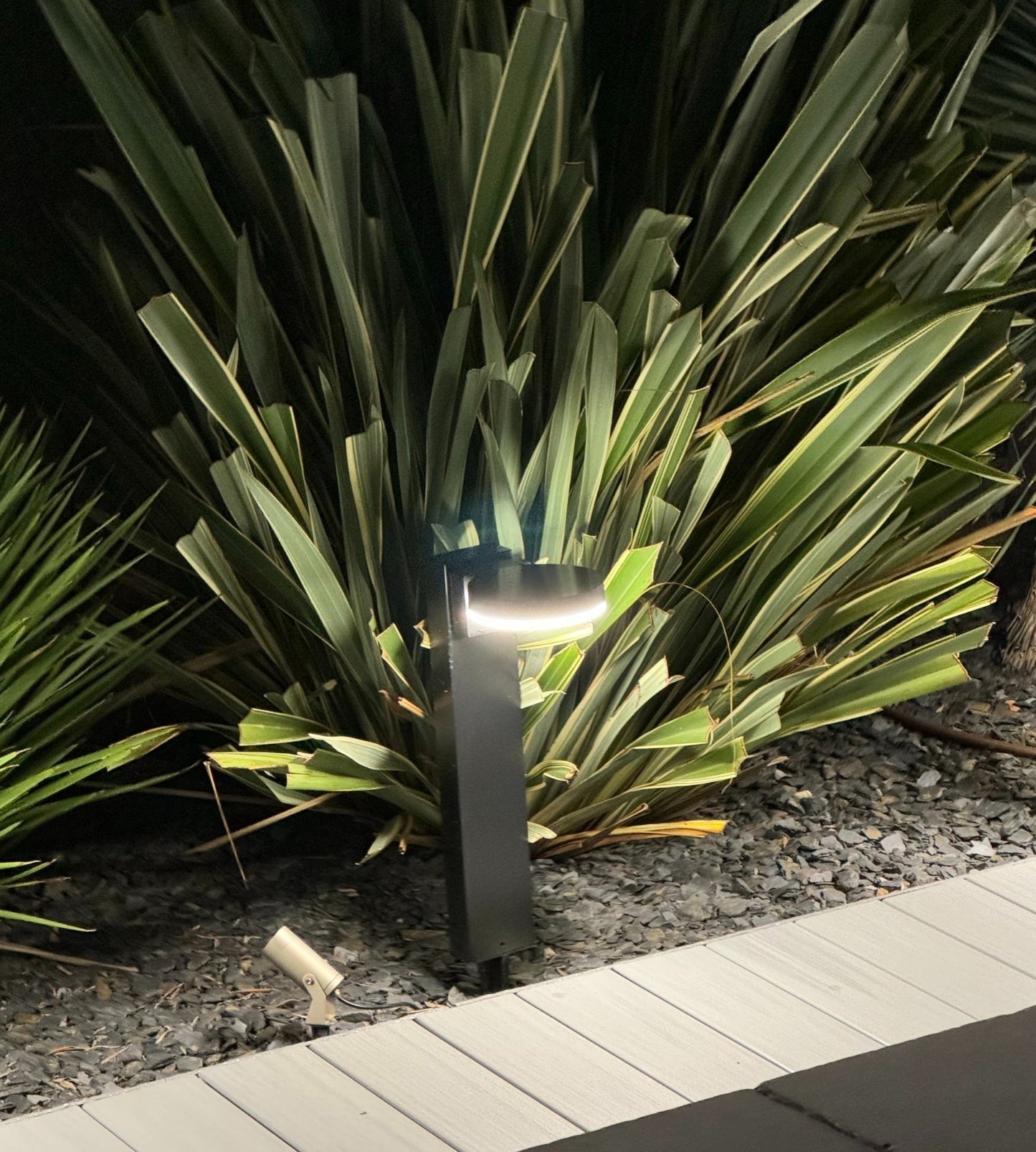 Solar LED Bollard Light – Motion Sensor – 3 Lighting Modes (100–1000 Lumens)