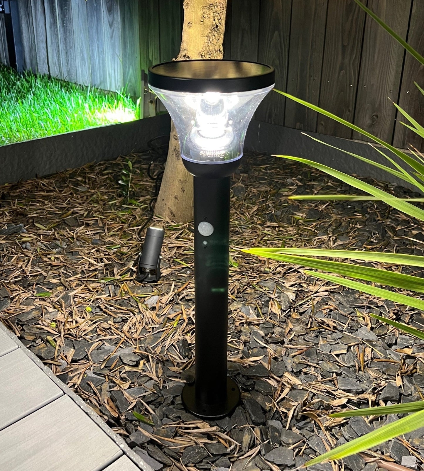 Solar LED Bollard Light – Motion Sensor – 3 Lighting Modes (75–600 Lumens)