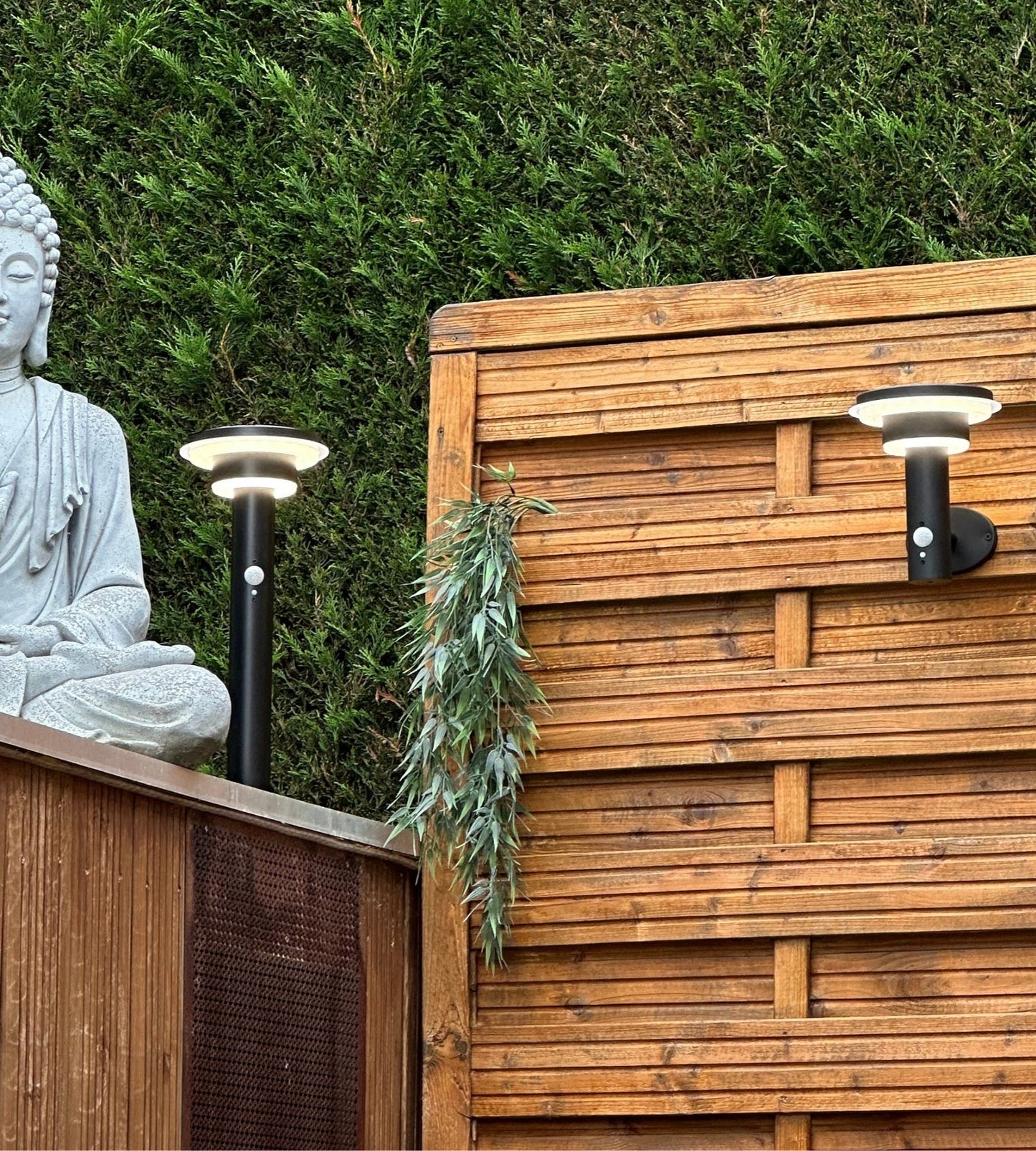 Solar LED Bollard Light – Motion Sensor – 3 Lighting Modes (100–1000 Lumens)