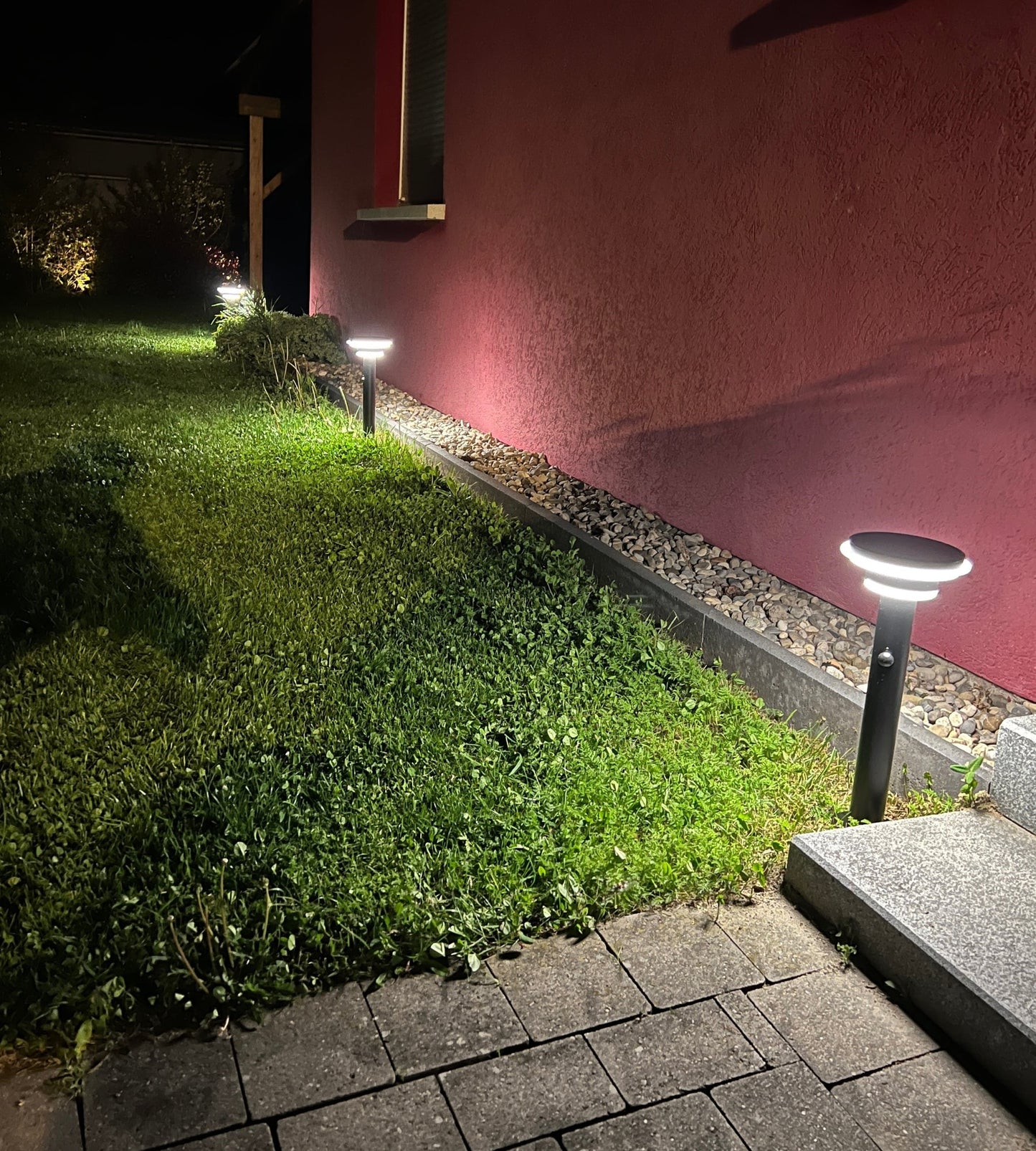 Solar LED Bollard Light – Motion Sensor – 3 Lighting Modes (100–1000 Lumens)