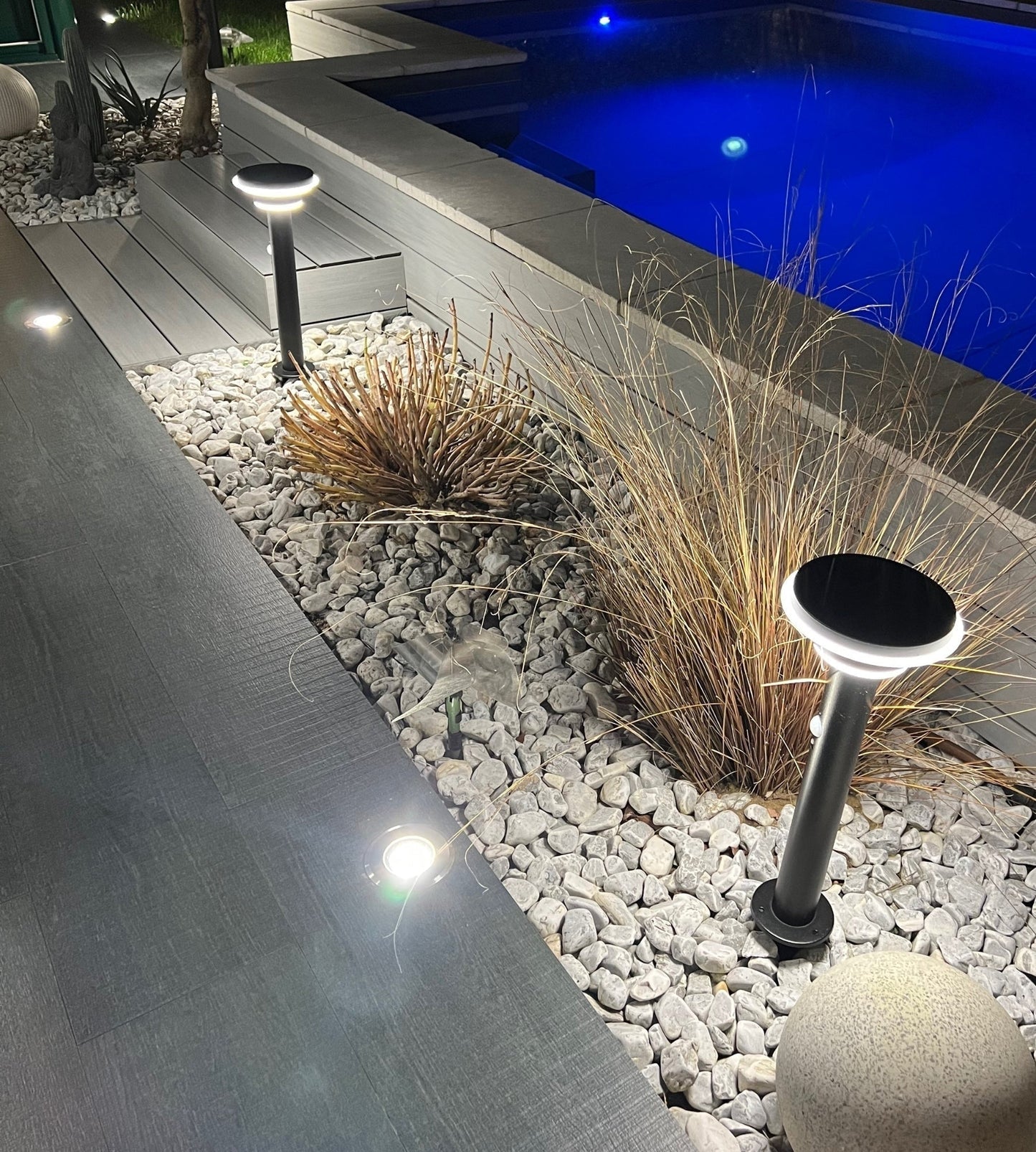 Solar LED Bollard Light – Motion Sensor – 3 Lighting Modes (100–1000 Lumens)