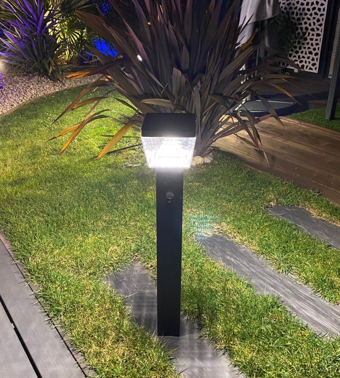 Solar LED Bollard Light – Motion Sensor – 3 Lighting Modes (100–1000 Lumens)