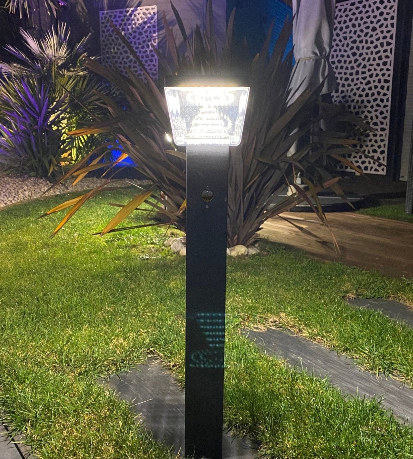 Solar LED Bollard Light – Motion Sensor – 3 Lighting Modes (100–1000 Lumens)