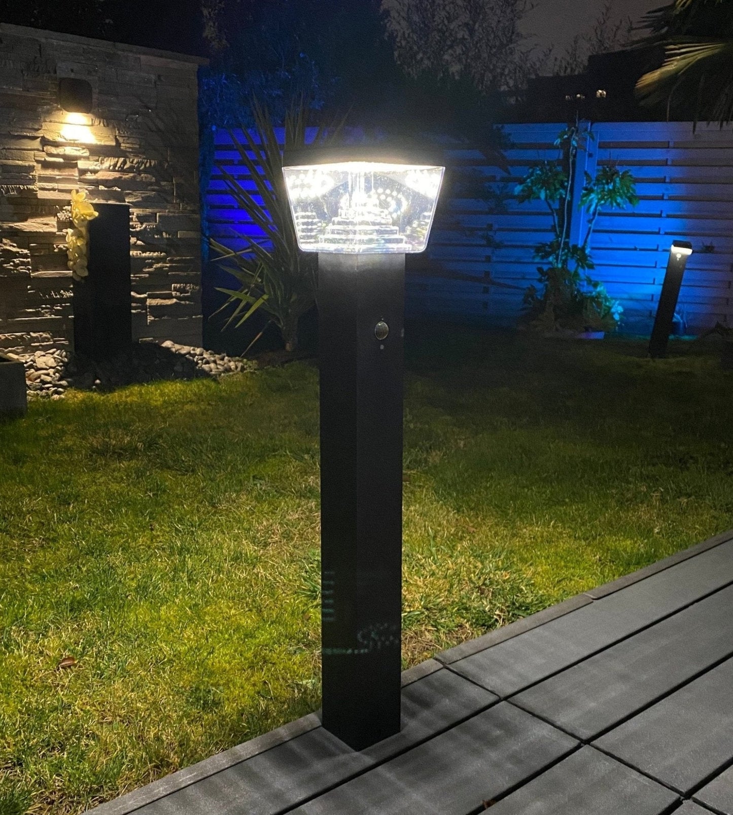 Solar LED Bollard Light – Motion Sensor – 3 Lighting Modes (100–1000 Lumens)