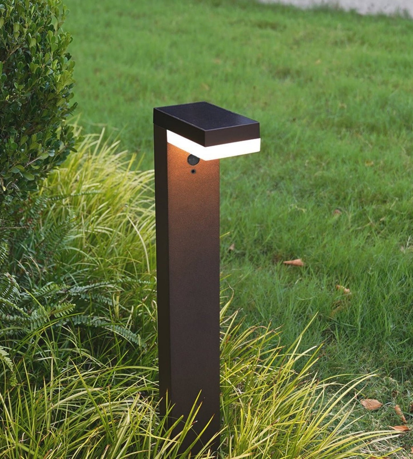 Solar LED Bollard Light – Motion Sensor – 3 Lighting Modes (100–1000 Lumens)