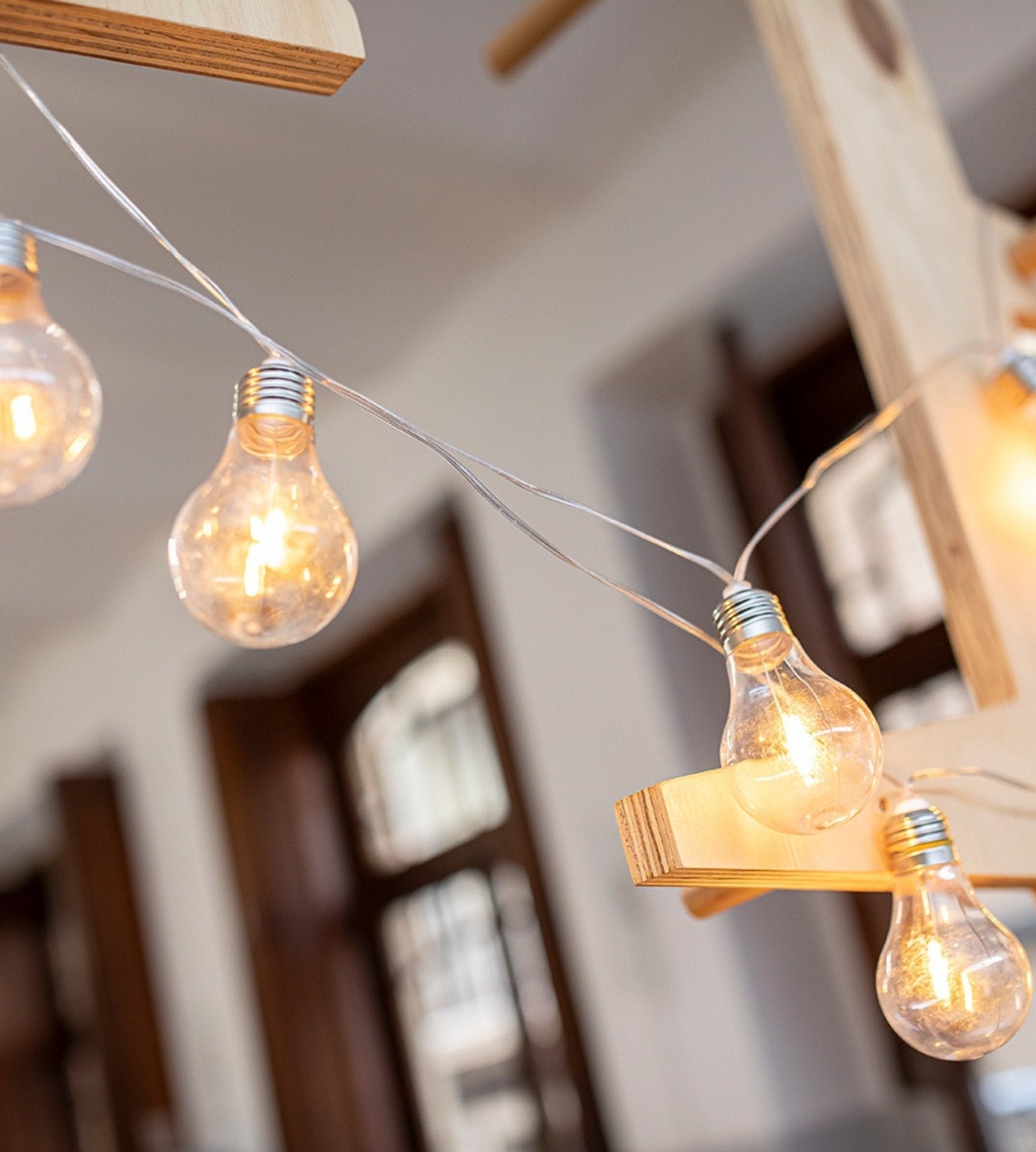 Solar String Lights – Modern Design with 10 Outdoor Decorative Bulbs