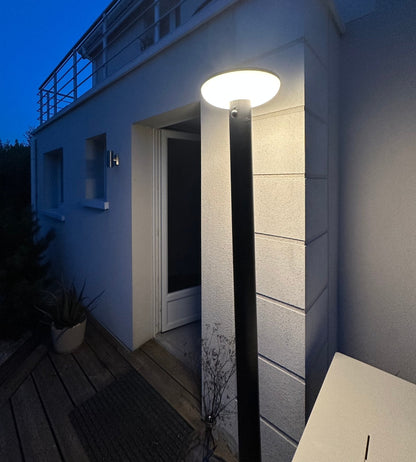 Solar LED Floor Lamp – Sensor & Remote Control – Outdoor Lighting