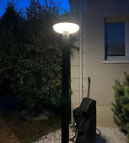 Solar LED Floor Lamp – Sensor & Remote Control – Outdoor Lighting