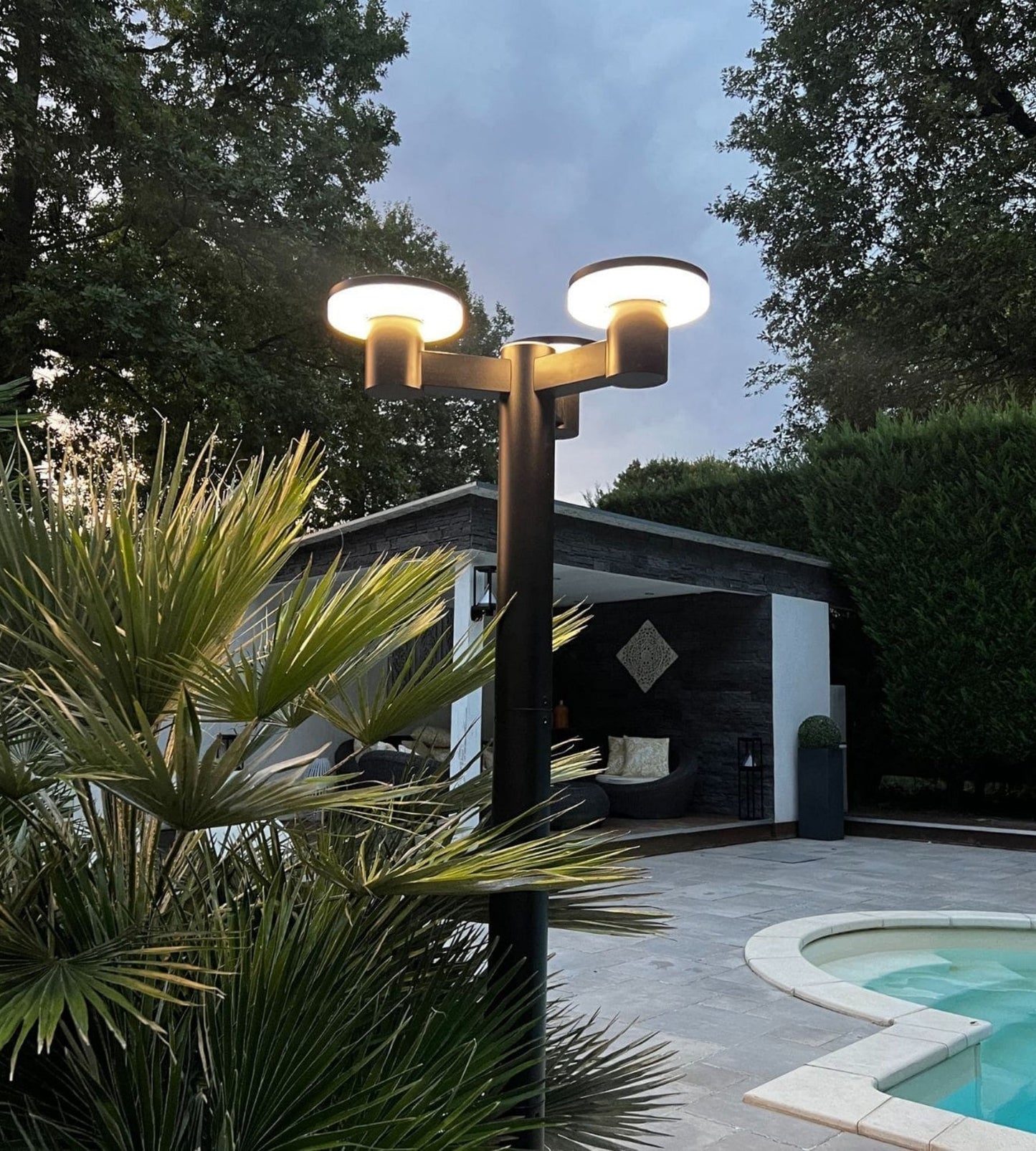 Solar LED Floor Lamp – 2m Height – Remote Control – 300–3000 Lumens