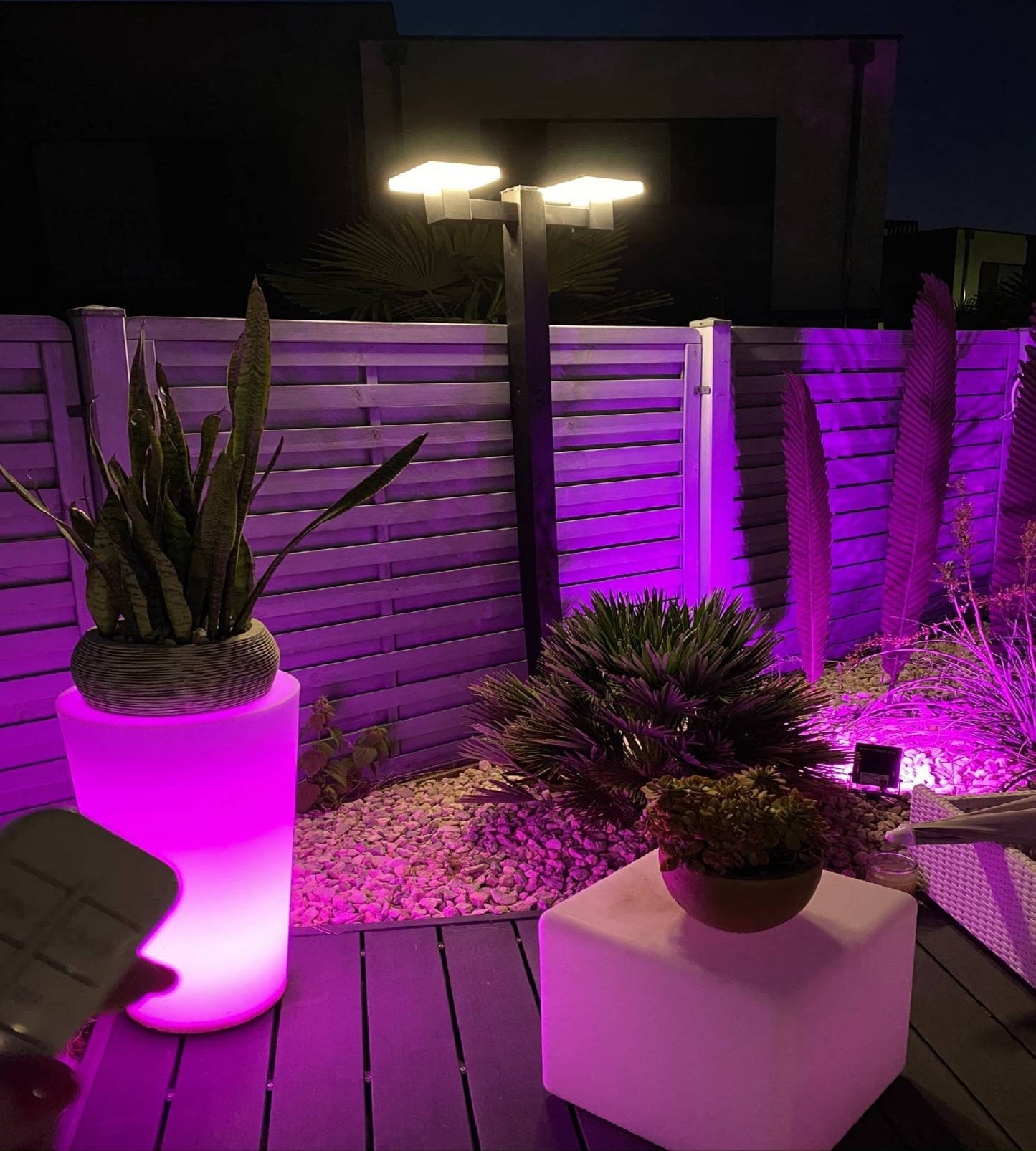 Solar LED Floor Lamp – Adjustable Height (1.2–2m) – 200–2000 Lumens – Remote Control