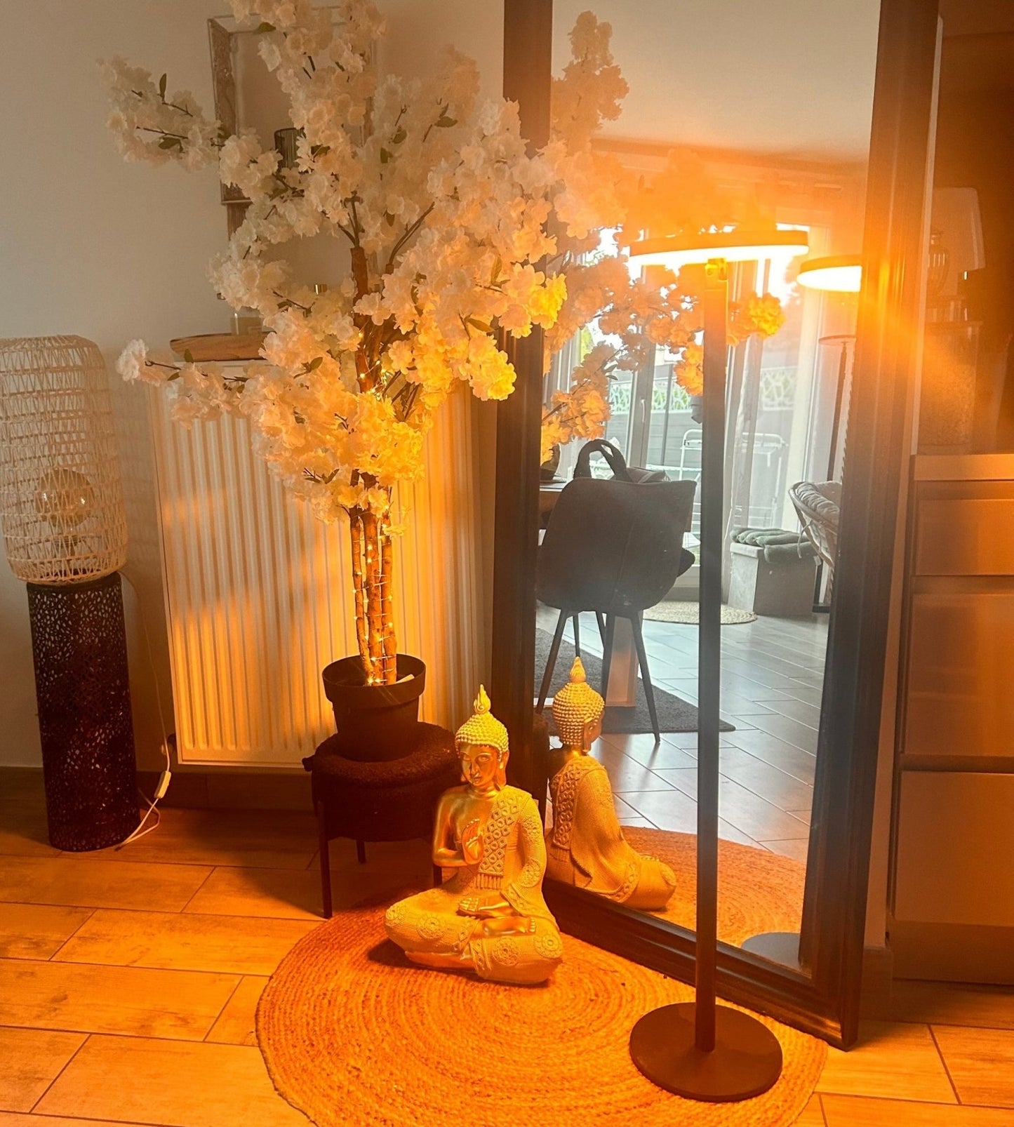 Solar LED Table Lamp – Modern Design for Indoor/Outdoor Use