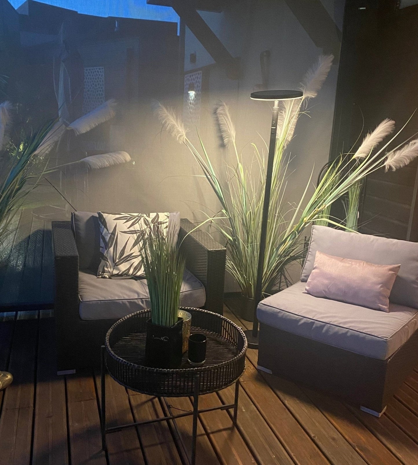 Solar LED Table Lamp – Modern Design for Indoor/Outdoor Use