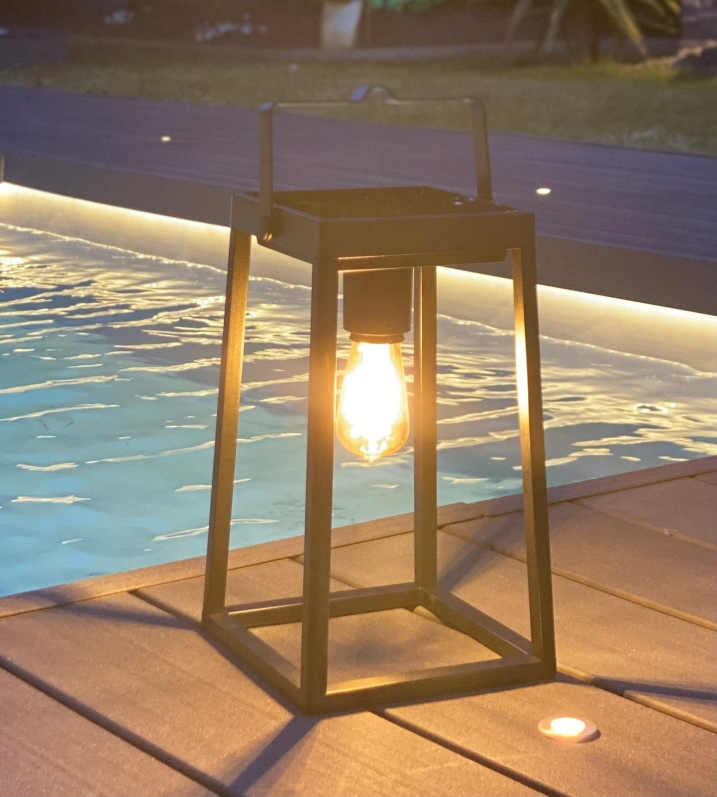 Solar LED Lantern – Warm Outdoor Decorative Fairy-Style Light