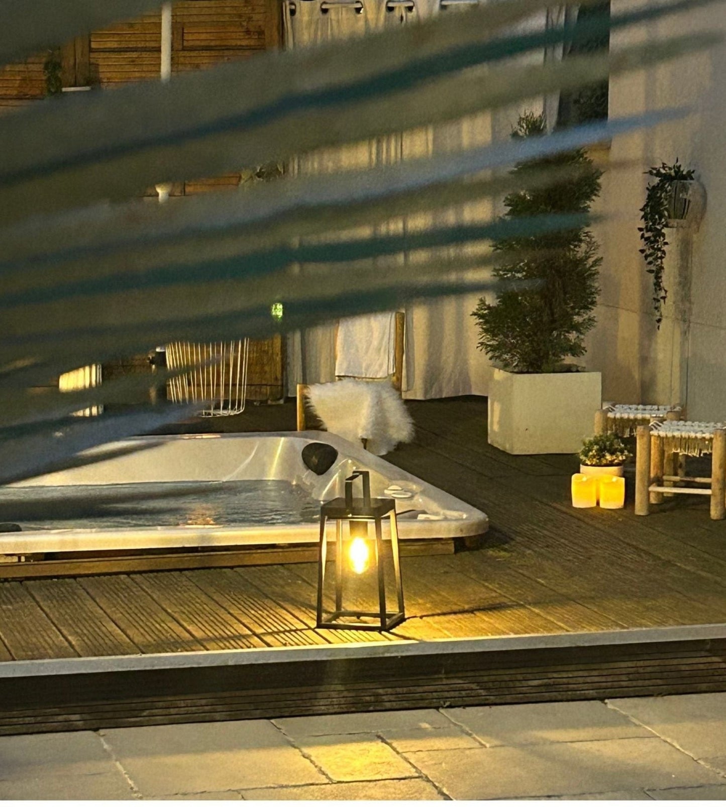 Solar LED Lantern – Warm Outdoor Decorative Fairy-Style Light