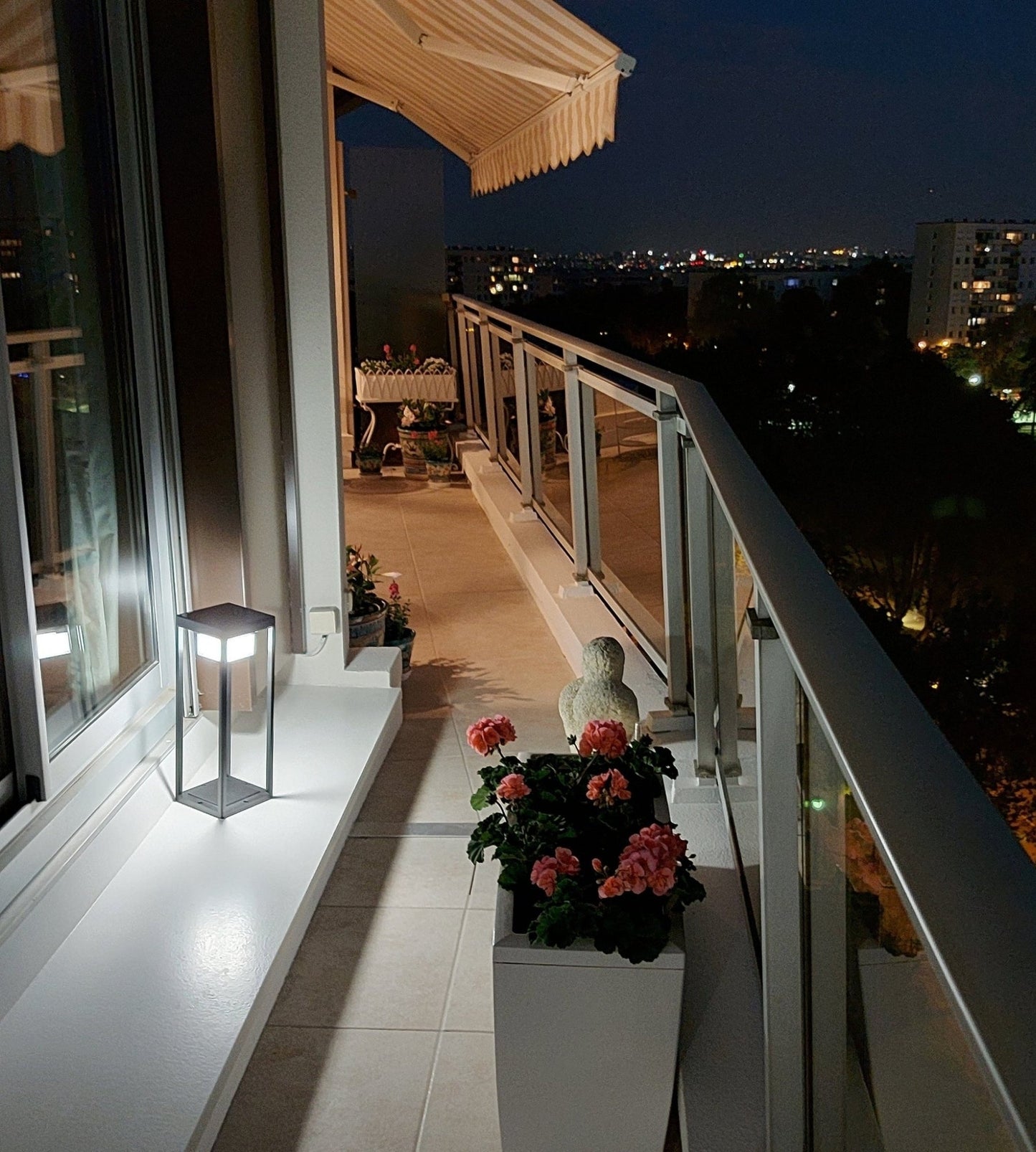 Solar & USB LED Lantern – 3 Lighting Modes (75–600 Lumens) with Motion Sensor